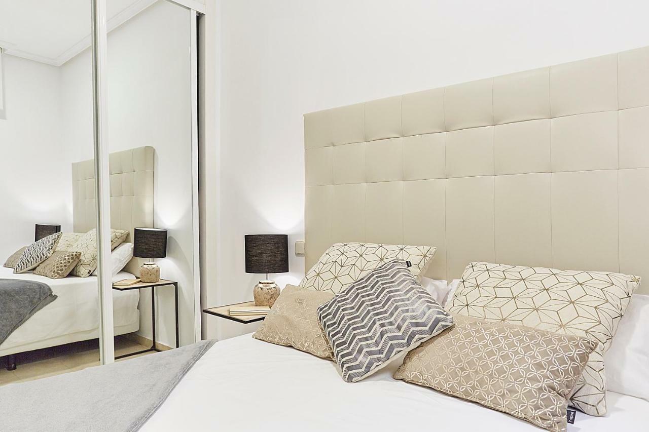 Leeways Apartment Xxx In Gran Via Madrid Bagian luar foto