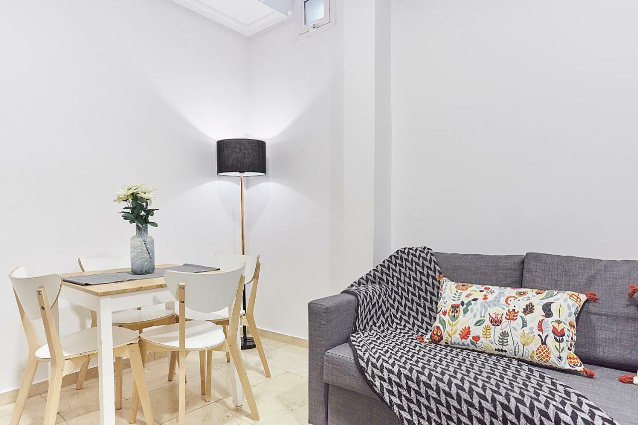 Leeways Apartment Xxx In Gran Via Madrid Bagian luar foto